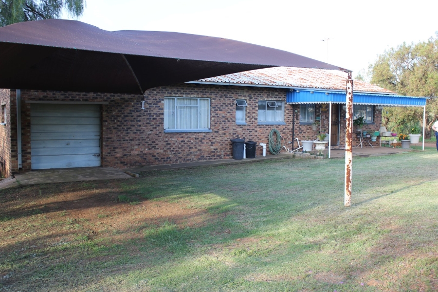 5 Bedroom Property for Sale in Deneysville Free State